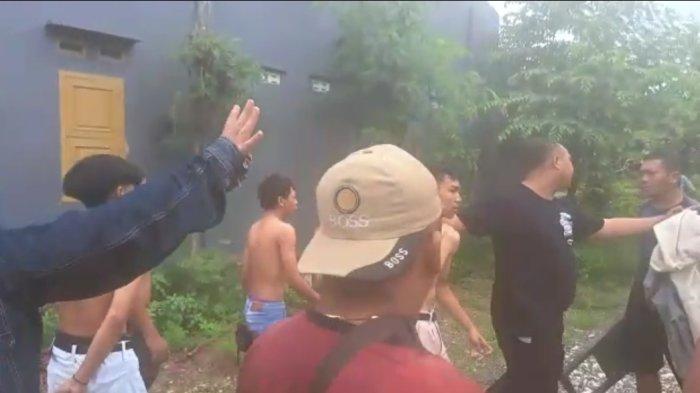 Aksi tawuran pelajar di Kabupaten Tuban di jalan raya turut Dusun Bogang, Desa Beji, Kecamatan Jenu, Sabtu (26/11/2022).