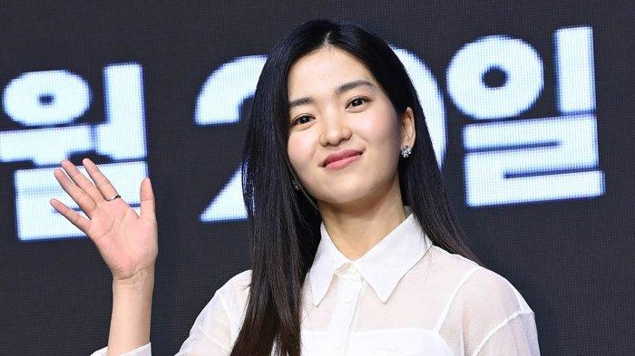 Berikut profil dan biodata Kim Tae Ri yang terkenal lewat film 'The Handmaiden', 'Space Sweepers', hingga drama Korea Twenty-Five, Twenty-One.