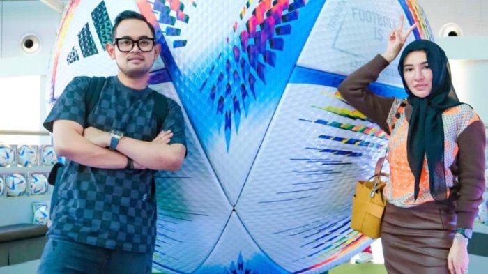 Gilang Widya Pramana alias Juragan 99 beserta sang istri Shandy Purnamasari.