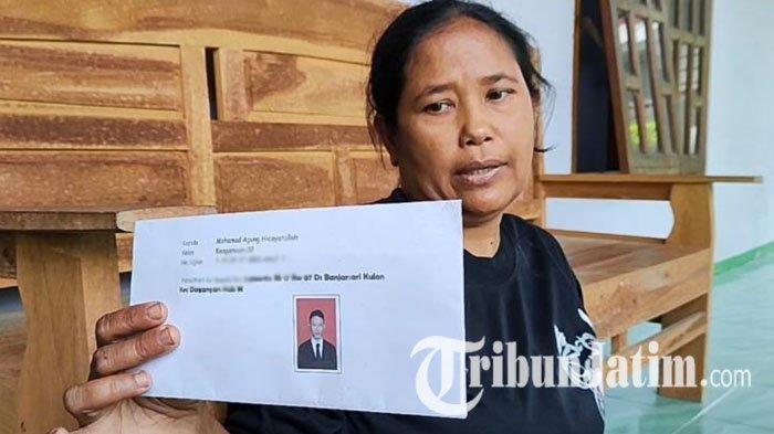 Ibu MAH, Prihatin, saat ditemui TribunJatim.com, Kamis (15/9/2022). MAH merupakan pemuda yang diduga merupakan sosok di balik hacker Bjorka.