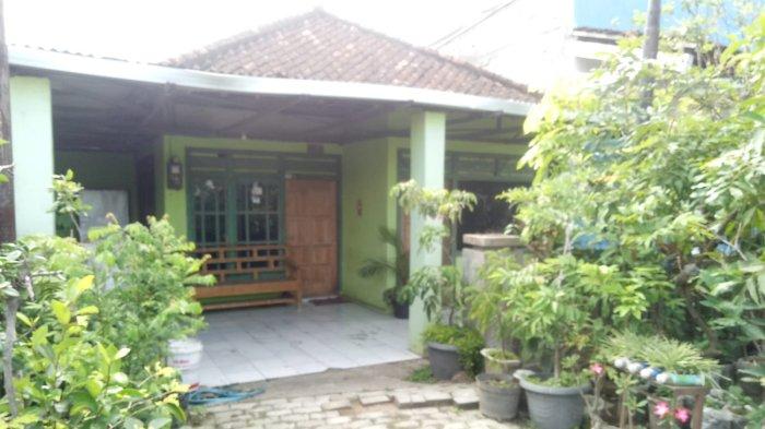 Kediaman Ali Rahmatullah di Dusun Rejowinangun, Desa Minggiran, Kecamatan Papar, Kabupaten Kediri yang terlihat kosong.