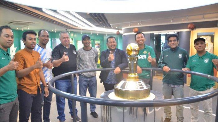Manajemen Gresik United mengunjungi kantor Persebaya.