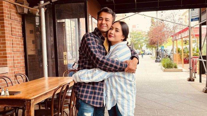 Raffi Ahmad memicu kehebohan saat pamer penampakan luar rumahnya dan Nagita Slavina yang diprediksi bernilai puluhan miliar. Unggahan Raffi itu makin membuat fans berharap rumah tersebut segera dilaunching.