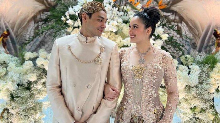 Penampilan Chelsea Islan dalam prosesi lamaran sang aktris dengan Rob Clinton.