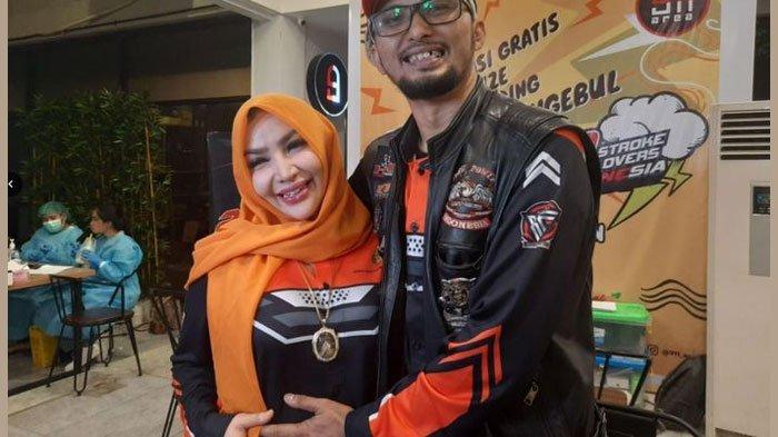 Roro Fitria dan Andri Irwan, saat ditemui Grid.ID di kawasan Melawai, Jakarta Selatan, Minggu (17/4/2022).