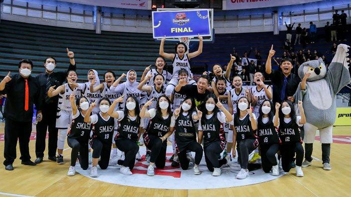 Smasa Blitar berhasil memastikan tiket lolos ke final party Honda DBL with KFC 2022 East Java Championship Series, usai menundukkan SMA St Louis 1 Surabaya dengan keunggulan tipis 56-54, di DBL Arena Surabaya, Rabu (28/9/2022).