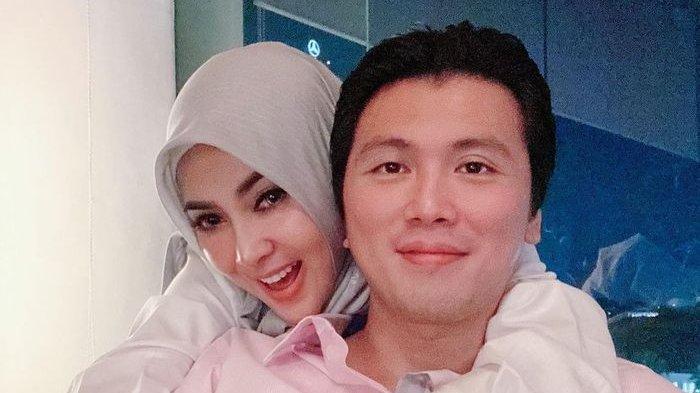 Aisyahrani sempat singgung kehamilan ke Syahrini, istri Reino Barack.