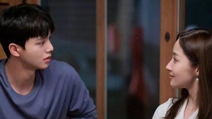 Lagu Mind Warning merupakan soundtrack drama Korea Forecasting Love and Weather. Lagu Mind Warning dinyanyikan oleh Onew dari boyband SHINee.