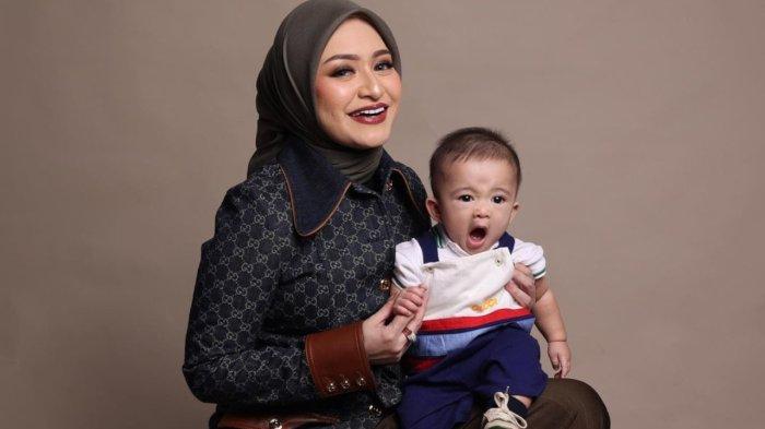 Untuk pertama kalinya, Nathalie Holscher membeli hewan kurban sejak dirinya menjadi mualaf.