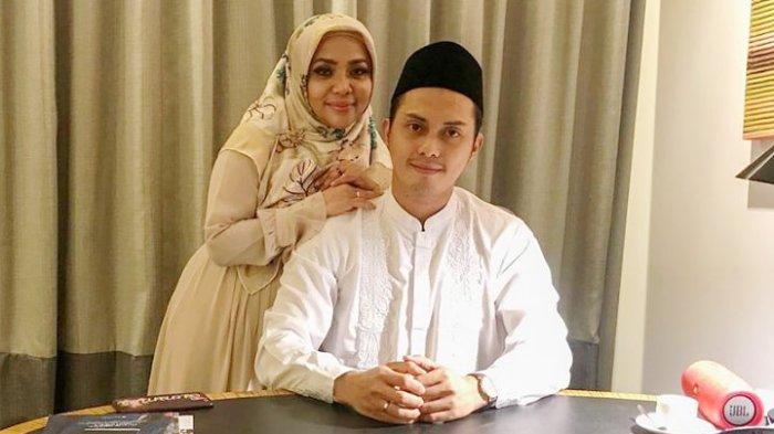 Netizen lebih menyoroti aura Muzdalifah istri Fadel Islami dalam foto unggahannya.