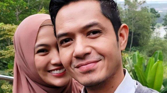 Potret pasangan Dude Harlino dan Alyssa Soebandono.
