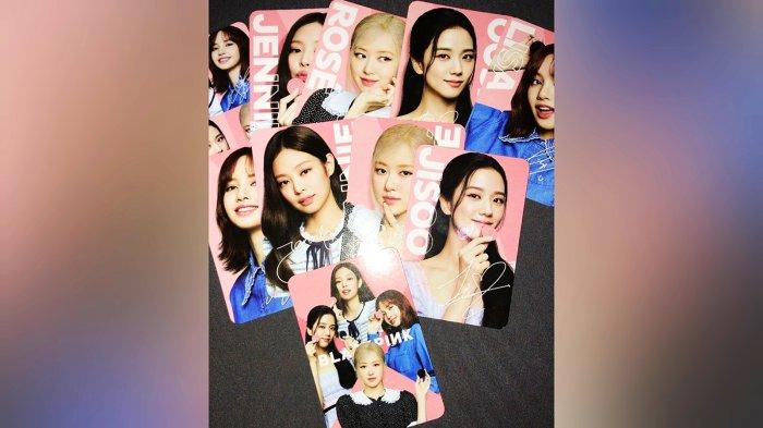 10 versi photocard BLACKPINK di dalam kemasan Oreo BLACKPINK versi kotak. Masing-masing kemasan berisi 1 photocard BLACKPINK acak.