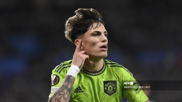Pemain Manchester United, Alejandro Garnacho merayakan gol timnya di pertandingan grup E Liga Eropa antara Real Sociedad dan Manchester United di stadion Anoeta pada 3 November 2022.