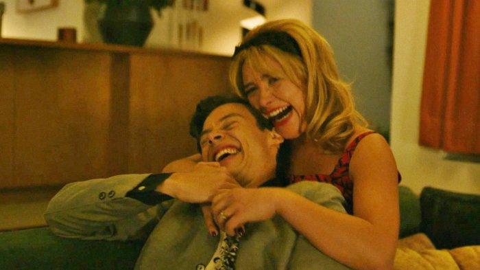 Alice (Florence Pugh) dan Jack Chambers (Harry Styles) dalam trailer film Don't Worry Darling