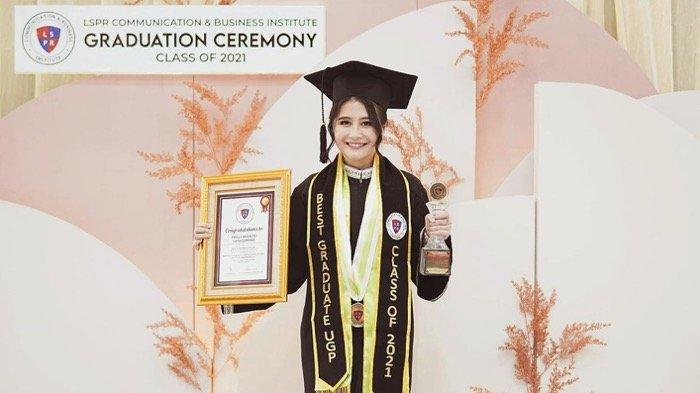 Prilly Latuconsina Resmi Raih Sarjana, Jadi Wisudawan Terbaik dan Dapat Beasiswa S2 Penuh