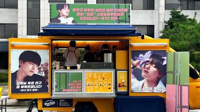 Coffee Truck dari Jungkook BTS untuk Yeo Jin Goo di lokasi syuting film Ditto