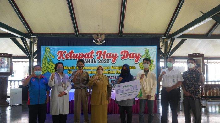 Dinperintransnaker Kabupaten Purworejo mengadakan Ketupat Mayday dengan tema “Meraih Kemenangan dengan Mengutamakan Silaturahmi Menuju Industrial Peace”