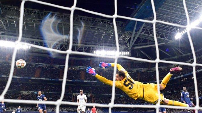 Gianluigi Donnarumma leg kedua babak 16 besar Liga Champions UEFA antara Real Madrid vs Paris Saint-Germain di stadion Santiago Bernabeu di Madrid pada 9 Maret 2022.