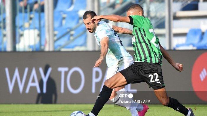 Henrikh Mkhitaryan di Liga Italia Serie A antara Sassuolo vs Inter Milan di Stadion Mapei - Città del Tricolore di Reggio Emilia pada 8 Oktober 2022.