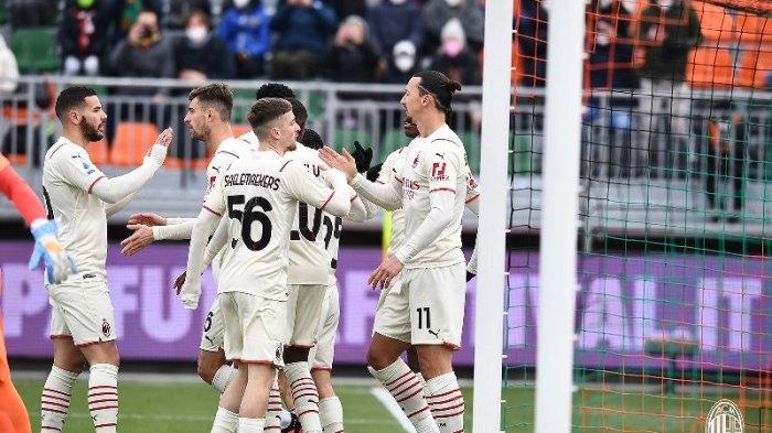 Ibrahimovic setelah mencetak gol di LIga Italia antara AC vs Venezia di Stadion Pier Luigi Penzo, Minggu (9/1/2022)