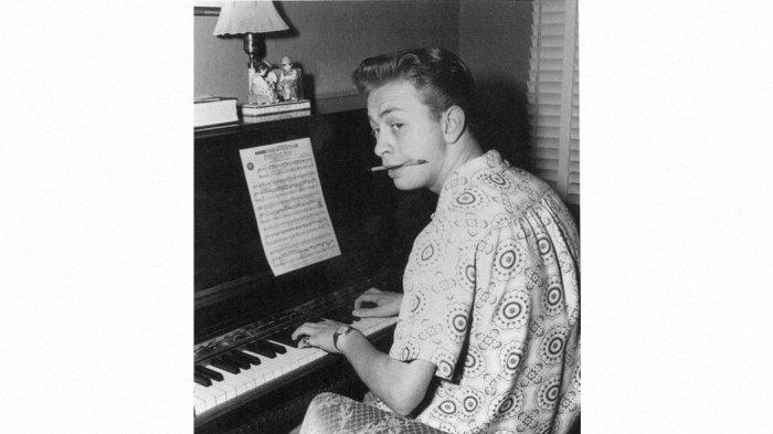 Kisah Lagu The Christmas Song, diciptakan pada 1945 saat musim panas oleh Bob Wells dan Mel Torme. FOTO Mel Torme masa muda.