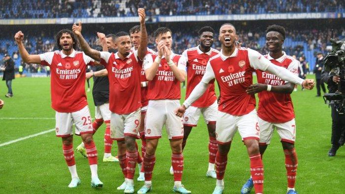 Selebrasi skuad Arsenal asuhan Mikel Arteta setelah mengalahkan Chelsea 1-0 di Stadion Stamford Bridge pada laga pekan ke-15 Liga Inggris, Minggu (6/11/2022) malam WIB.