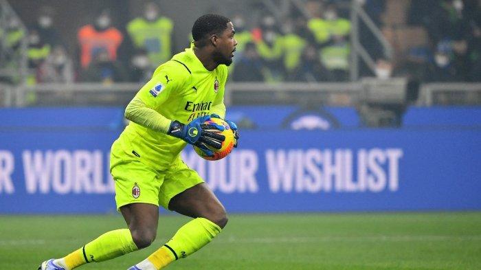 Mike Maignan di LIga Italia Serie A Italia antara Inter Milan vs AC Milan di stadion Giuseppe-Meazza (San Siro) di Milan pada 5 Februari 2022.