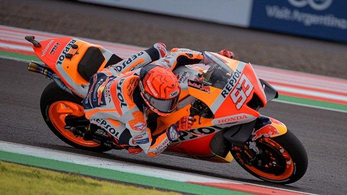 Pebalap Repsol Honda Marc Marquez di sesi FP MotoGP Indonesia di The Mandalika International Circuit.