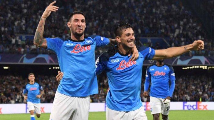 Para pemain Napoli merayakan gol ke gawang Liverpool di laga perdana Liga Champions grup A di Stadion Diego Armando Maradona, Kamis 8 September 2022.