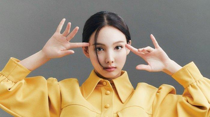 Nayeon TWICE dalam pemotretan bersama majalah Cosmopolitan