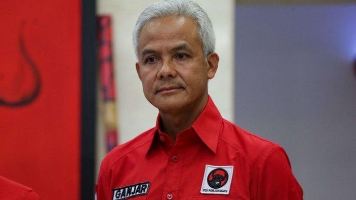Gubernur Jawa Tengah Ganjar Pranowo saat jumpa pers di Kantor DPP PDI Perjuangan, Jakarta, Senin (24/10/2022). Kehadiran Ganjar diketahui untuk memenuhi panggilan Bidang Kehormatan DPP PDI-P untuk klarifikasi atas pernyataannya yang siap maju sebagai capres.