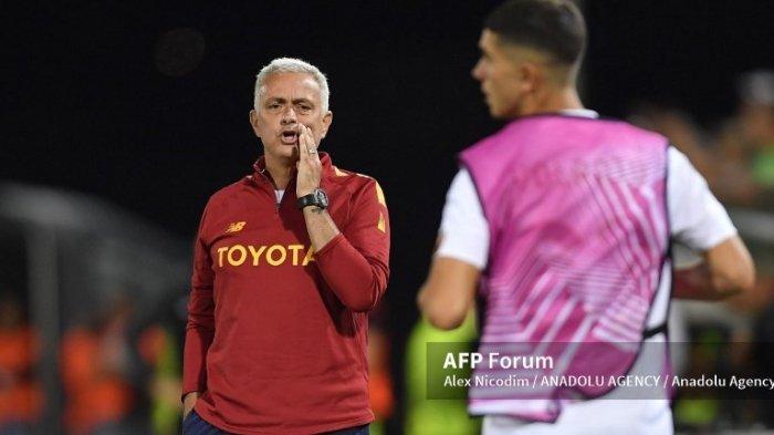 Pelatih Jose Mourinho dari Roma di pertandingan grup C Liga Eropa antara Ludogorets vs Roma di Ludogorets Arena pada 08 September 2022 di Razgrad, Bulgaria.
