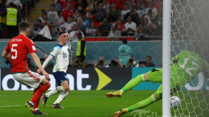 Phil Foden mencetak gol di Grup B Piala Dunia 2022 Qatar antara Wales vs Inggris di Stadion Ahmad Bin Ali, di Al-Rayyan, barat Doha, Qatar, Selasa (29/11/2022) waktu setempat.