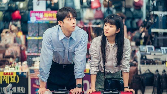 Potret Baek Yi Jin dan Na Hee Do dalam drama Twenty Five Twenty One