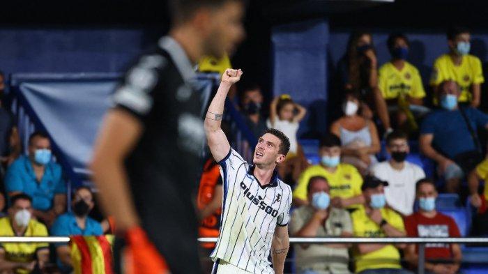 Robin Gosens mencetak gol kedua di grup F Liga Champions antara Villarreal vs Atalanta di stadion La Ceramica di Vila-real pada 14 September 2021.