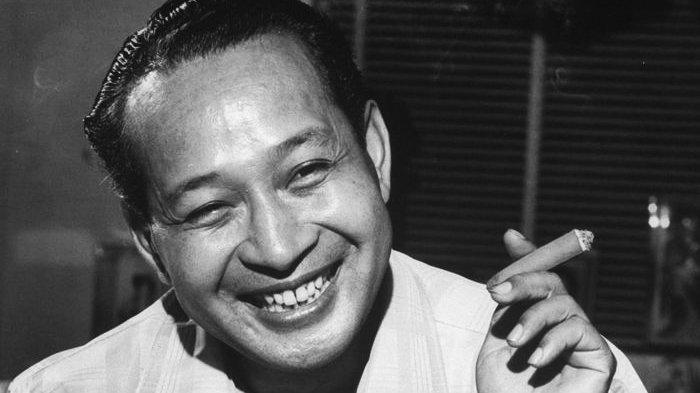 Selain rokok kretek, Presiden Soeharto gemar mengisap cerutu. Gayanya dalam mengisap cerutu bisa menunjukkan suasana hatinya. Larry Burrows memotret Soeharto di kediamannya pada Desember 1967 (dua tahun usai peristiwa G30S 1965).