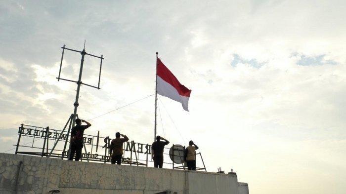 Upacara Bendera di Atap Best Western Solo