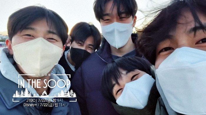V BTS, Park Seo Joon, Park Hyung Sik, Choi Woo Sik, dan Peakboy di reality show In The Soop Friendcation