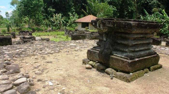 Candi Gunung Wukir di Dusun Canggal, Desa Kadiluwih, Kecamatan Salam, Kabupaten Magelang, Jawa Tengah
