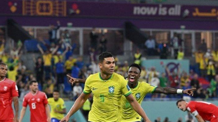 Casemiro merayakan gol. Kemenangan 1-0 Brasil atas Swiss membawa Brasil lolos ke babak 16 besar Piala Dunia 2022 Qatar