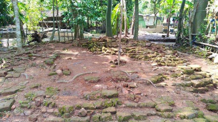 Bekas struktur bangunan di Bototumpang