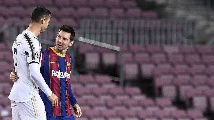 Cristiano Ronaldo gabung MU dari Juventus dan Lionel Messi pindah ke PSG dari Barcelona. Foto dok. Cristiano Ronaldo dan Lionel Messi saling menyapa setelah Liga Champions Barcelona vs Juventus di stadion Camp Nou