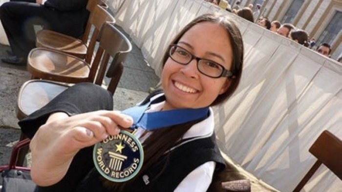 Jessica menerima Guinness World Record sebagai orang pertama bersertifikat untuk menerbangkan pesawat dengan menggunakan kedua kakinya.
