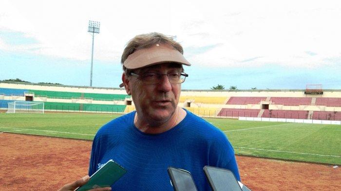 Pelatih Persib Bandung, Robert Rene Alberts saat ditemui seusai laga persahabatan kontra PSS Sleman di Stadion Sultan Agung, Bantul, Senin (17/2/2020) sore.