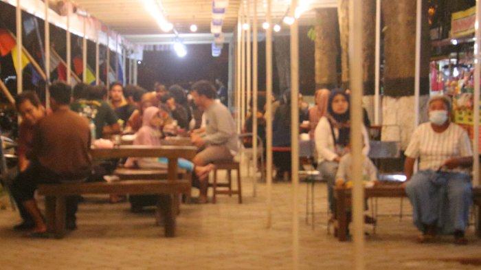 Suasana Taman Kuliner Trirenggo Bantul.