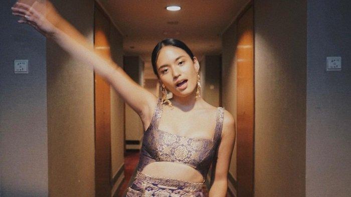 Potret Arawinda Kirana yang kini kembali dihujat usai pernyataaan agensi Kite Entertainment membela kasus dugaan perselingkuhan yang ia lakoni dengan suami Amanda Zahra