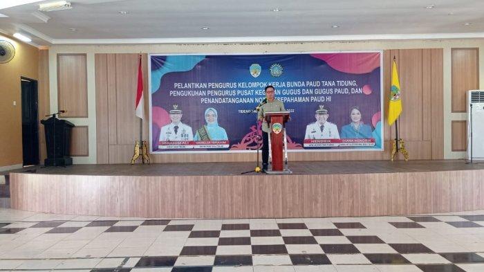 Bupati Tana Tidung, Ibrahim Ali saat beri sambutan pada Pelantikan Pengurus Pokja Bunda PAUD Tana Tidung, Jumat (2/12/2022)