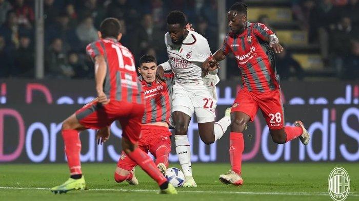 Duel Cremonese vs AC Milan dalam partai lanjutan Liga Italia pekan 14 pada Rabu (9/11/2022). Hasil imbang buat Rossoneri semakin jauh dari Capolista. Sementara Napoli berhasil memperbesar jarak dengan tim Stefano Pioli.