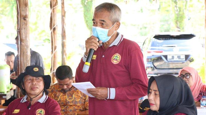 Warga Kota Tarakan menyampaikan keluhannya kepada Kapolda Kaltara dalam kegiatan Jumat Curhat, di kafe King Borneo, Tarakan, Kalimantan Utara, Jumat (20/1/2023).
