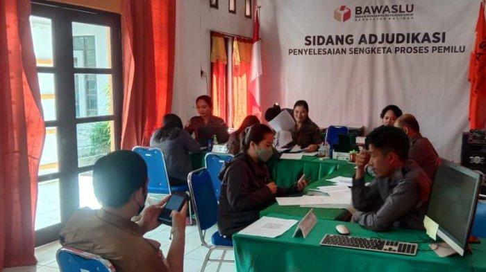 Penerimaam berkas pendaftar Panitia Pengawas Pemilu Kecamatan di Sekretariat Bawaslu Malinau, Provinsi Kalimantan Utara, beberapa hari lalu.